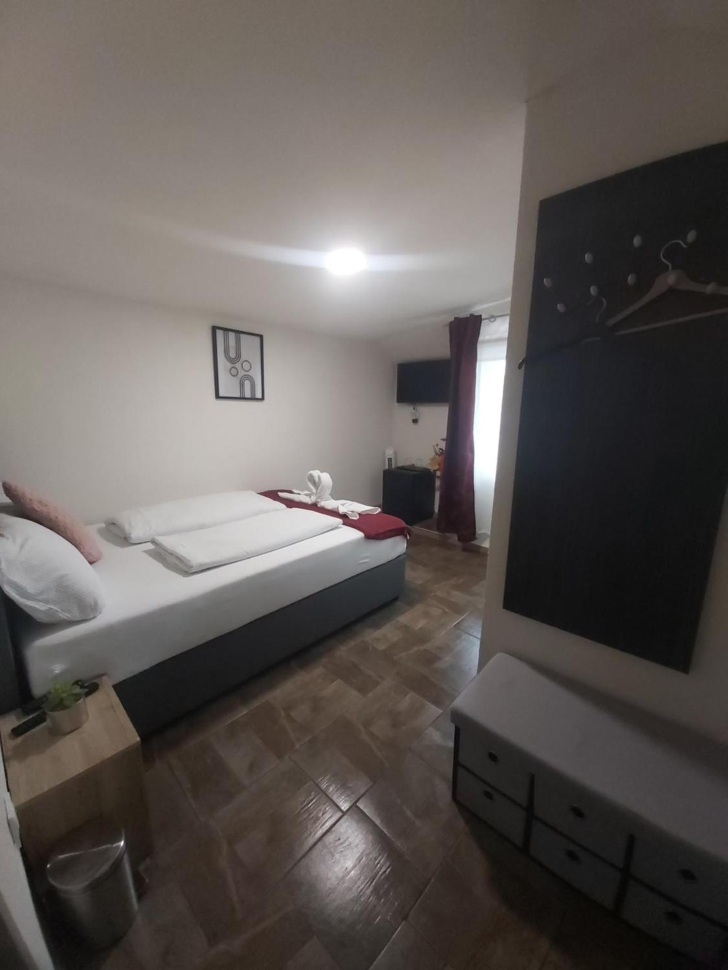 Apartment Panda *